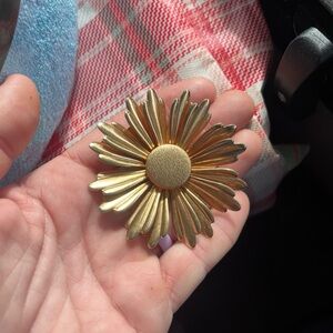 Sarah Coventry Gold Daisy Brooch